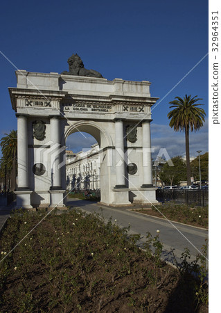 Britiash Arch in Valparaiso Britiash Arch in Valparaiso 32964351