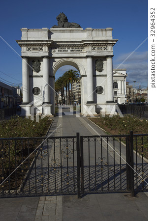 Britiash Arch in Valparaiso Britiash Arch in Valparaiso 32964352
