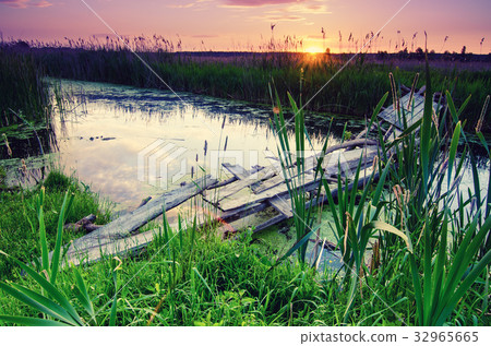 Rural summer sunrise Rural summer sunrise 32965665
