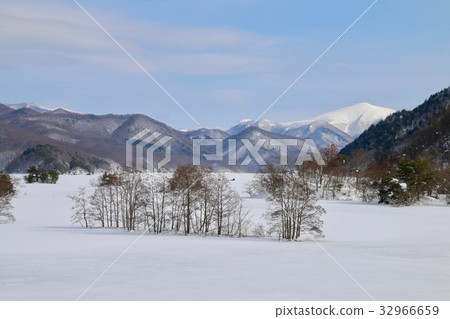 冰凍的秋元湖（背面） 32966659