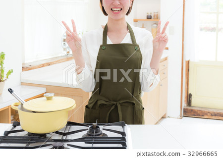 做飯的女人 做飯的女人 32966665