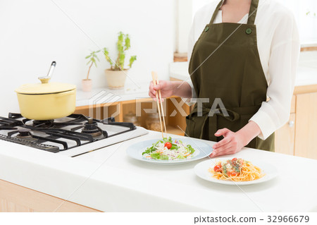 做飯的女人 32966679