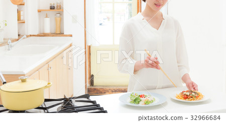 做飯的女人 32966684