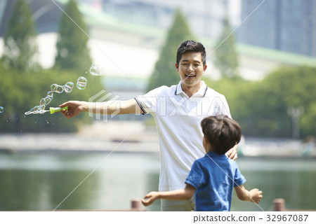 爸爸和兒子，家庭，湖泊公園，一山，高陽市，京畿道 32967087