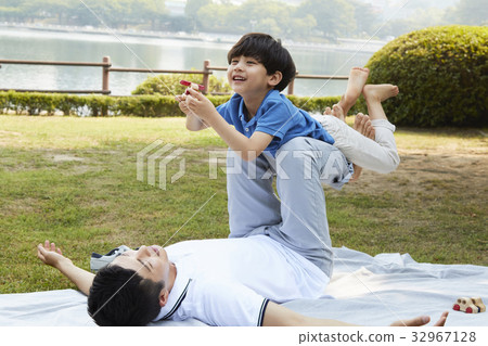Dad and Son, Family, Lake Park, Ilsan, Goyang City, Gyeonggi-do 32967128
