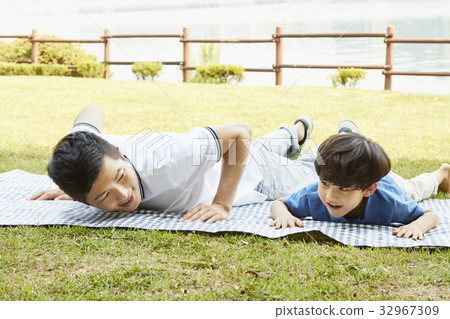 Dad and Son, Family, Lake Park, Ilsan, Goyang City, Gyeonggi-do 32967309