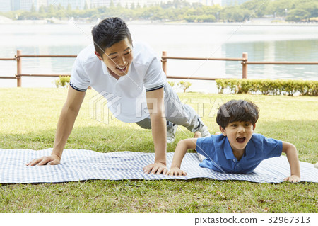 Dad and Son, Family, Lake Park, Ilsan, Goyang City, Gyeonggi-do 32967313