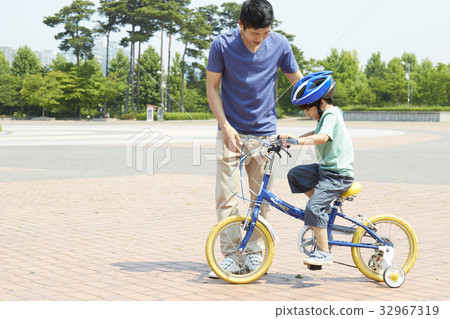 父親和兒子，家庭，唱歌噴泉，湖公園，一山，高陽市，京畿道 32967319