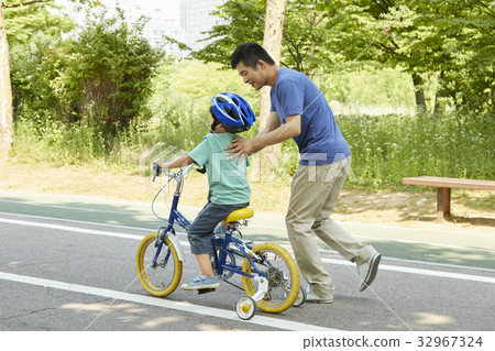 Dad and Son, Family, Lake Park, Ilsan, Goyang City, Gyeonggi-do 32967324