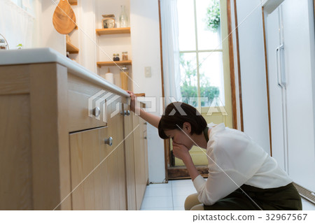 Morning sickness Morning sickness 32967567