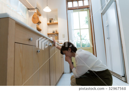Morning sickness Morning sickness 32967568