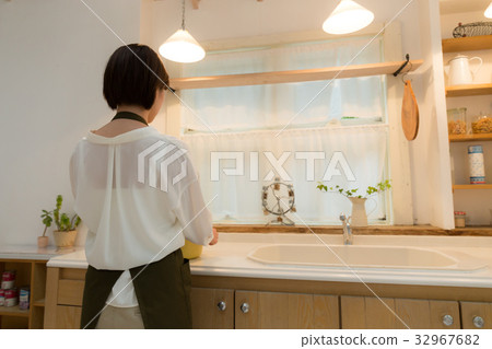 Woman cooking Woman cooking 32967682