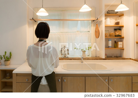 Woman cooking Woman cooking 32967683
