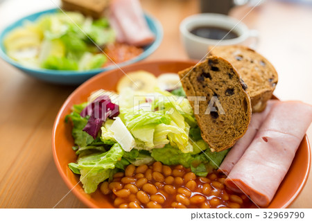 British breakfast British breakfast 32969790