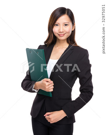 Asian businesswoman with clipboard 32975051