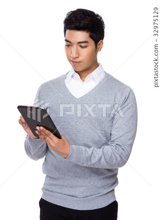 Businessman use of tablet Businessman use of tablet 32975129