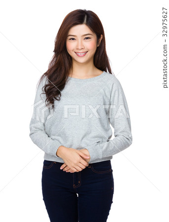 Woman portrait Woman portrait 32975627