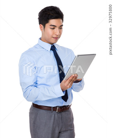 Asian businessman use of the tablet pc 32975800