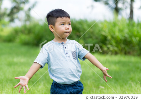 Cute boy with open hand at park 32976019