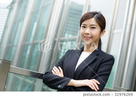 Asian business woman Asian business woman 32976269