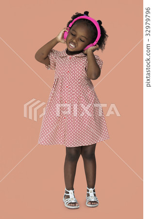 Little Girl Listening Music Headphones Studio Portrait Little Girl Listening Music Headphones Studio Portrait 32979796