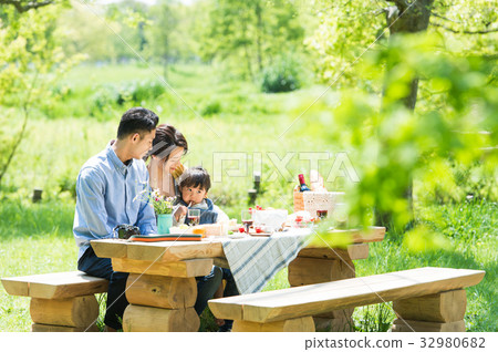 Families enjoying picnics Families enjoying picnics 32980682