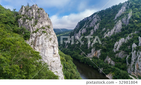 Decebal Head sculpted in rock Decebal Head sculpted in rock 32981804