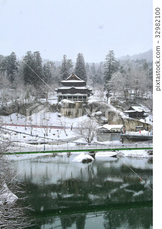 Fuman Kazokura Enryuji (Yanaizu Town) in winter 32982100