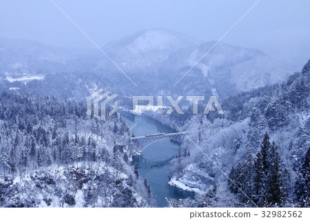 Tadami Line (Mishima Town) in winter 32982562