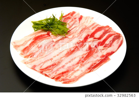 Shabu-shabu meat 32982563