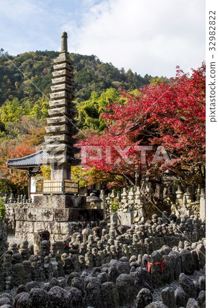 Autumn leaves of Nanno Buddha Temple Autumn leaves of Nanno Buddha Temple 32982822
