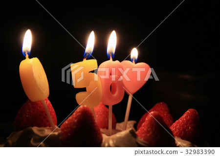 Birthday candle 32983390