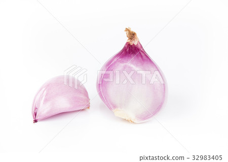 Closeup of Shallots on white background 32983405