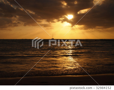 Golden sun and black sea Golden sun and black sea 32984152