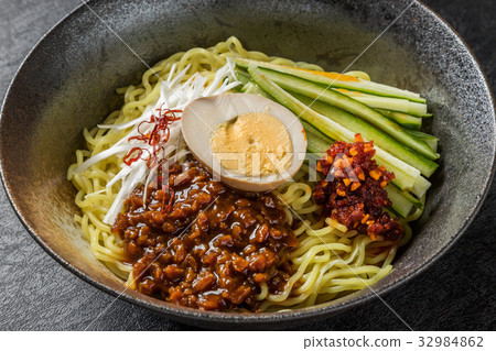 罐子麵條zhajiangmian 32984862