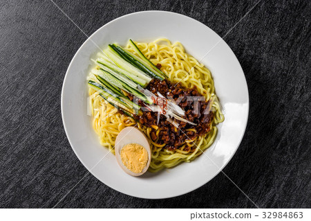 罐子麵條zhajiangmian 32984863