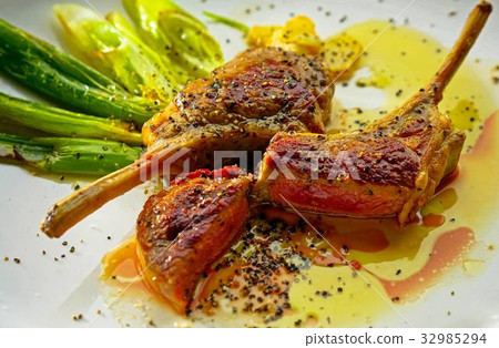Roasted lamb 32985294