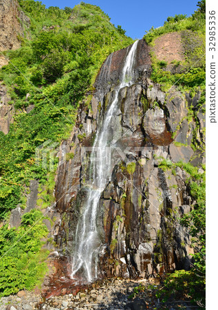White silver waterfall 32985336