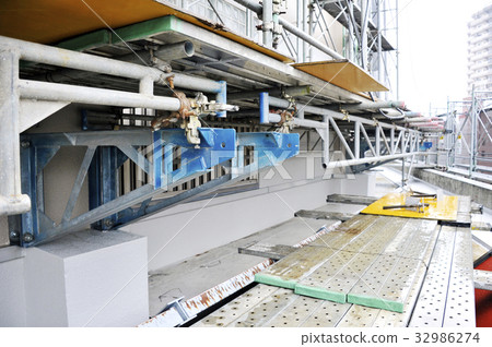 Overhang scaffolding Overhang scaffolding 32986274