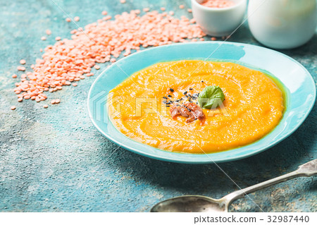 Red lentil soup 32987440