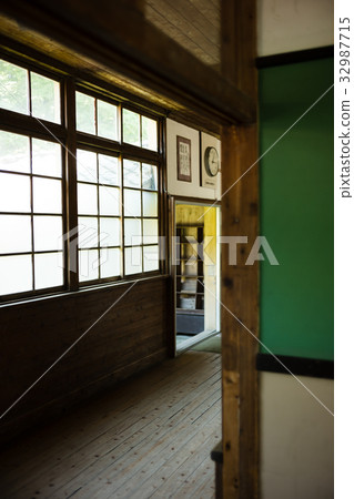 木製學校建築 木製學校建築 32987715