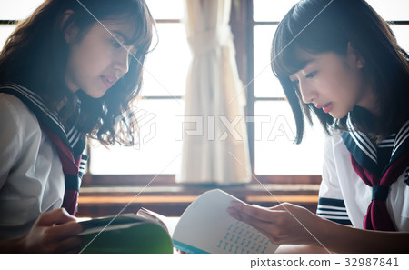 High school girl studying 32987841