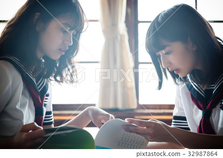 高中女生學習 高中女生學習 32987864