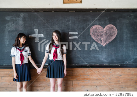 女高中女生朋友 32987892