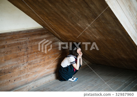 學校台階高中女孩 32987960