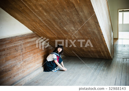 學校台階高中女孩 32988143