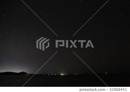 在八重山群島的美麗的滿天星斗的天空 32988451