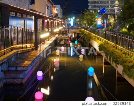 Harborland mosaic canal at night Harborland mosaic canal at night 32989348