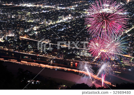 煙花和夜景 32989480