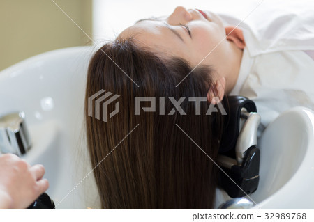 Beauty salon salon woman shampoo image Beauty salon salon woman shampoo image 32989768